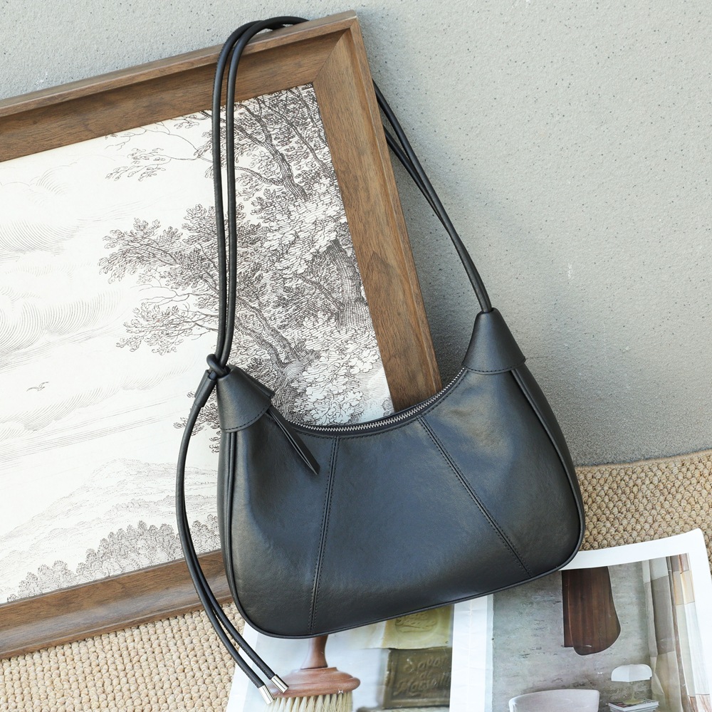 Women's Retro Top Grain Vegetable-Tanned Leather Crescent Bag, New Crossbody Shoulder Bag For Commuting - Thumbnail 3
