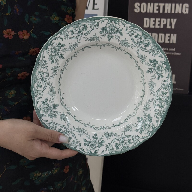 French vintage-style retro green embossed ceramic Western porcelain plates, coffee cups and saucers, dessert dishes, and plates wholesale French vintage-style retro green embossed ceramic Western porcelain plates, coffee cups and saucers, dessert dishes, and plates wholesale