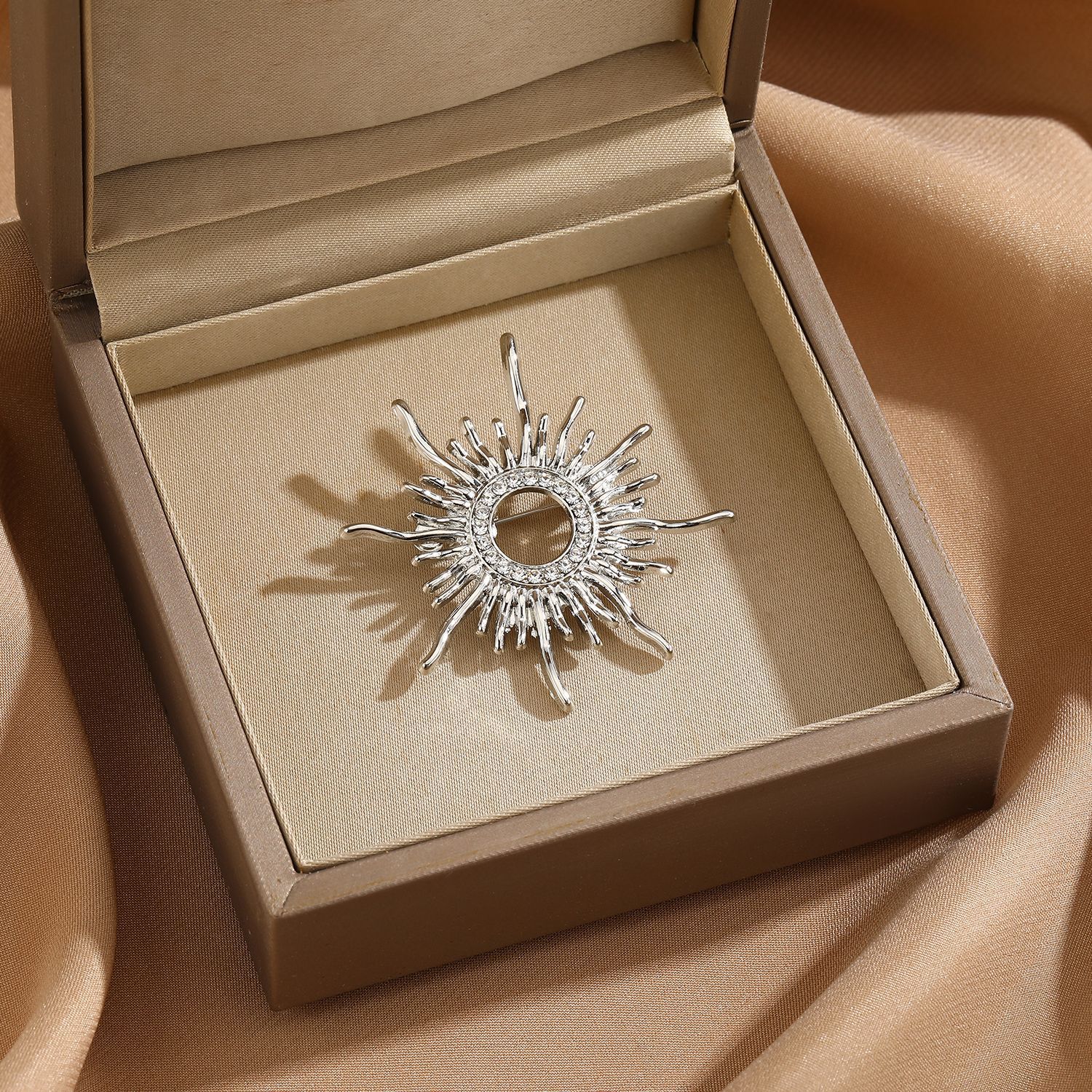 Mittelalterlicher Haarschmuck Mit Barocker Emaille Und Kristallen_voghion.com