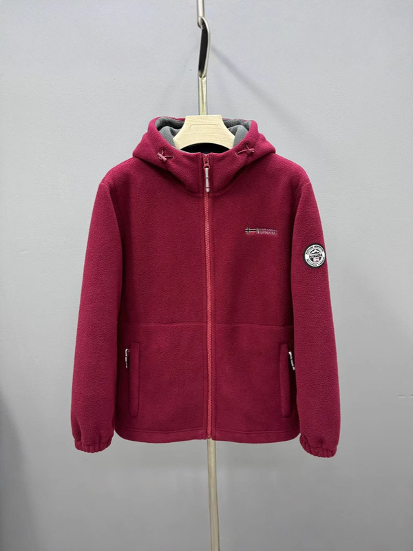 ノルウェーの戸外綿服は帽子のコートとベルベットが厚くて防寒して、綿服をつかむ男女の綿服は大きいサイズがある|undefined