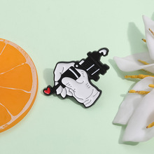 跨境外贸新品 可爱卡通纹身机造型胸针 创意个性百搭配饰金属徽章