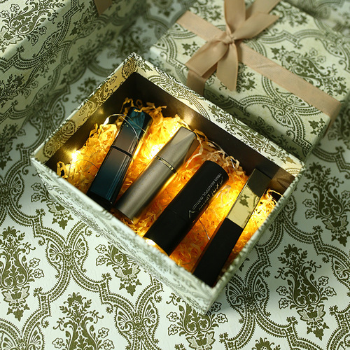 Valentine's Day Gift Box, Rectangular Lid-and-Base Handmade Gift Box, Large Size 520 Lipstick Birthday Surprise Packaging Box