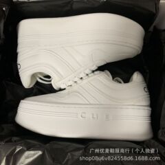 高バージョン凱旋門2025新型ストラップ真皮透ファッション女性が高くなってカジュアルに厚い底の白い靴を手に入れた