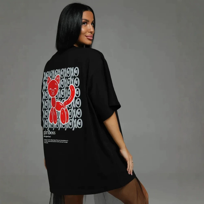 Loose-fitting black T-shirt for women with red balloon cat print on the back, street fashion design, cute and fun top