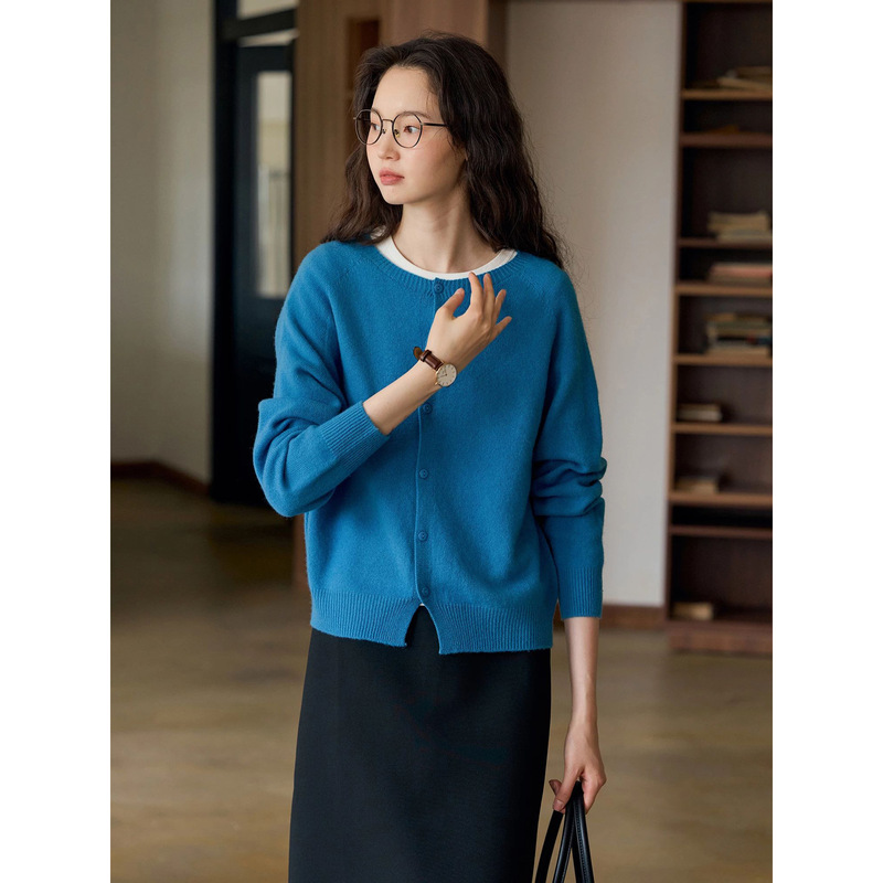 Early autumn 3D seamless candy-colored 100% Australian Merino wool 16-count women's cardigan with hem slit Early autumn 3D seamless candy-colored 100% Australian Merino wool 16-count women's cardigan with hem slit