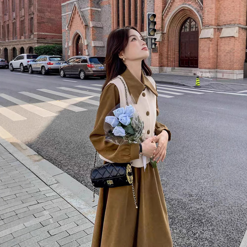 This year's popular dress suit women's autumn 2024 new long sleeve Maillard wear vest shirt skirt two-piece set