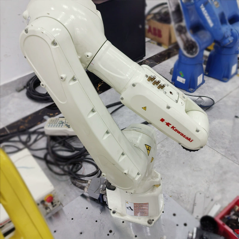 Подержанный маленький робот Kawasaki RS007L нагрузка 7KG рука размак 930 мм шестиосная промышленная механическая рука