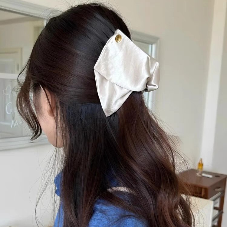 2025年新作フレンチサテン三角グリッパー、女性用ハイエンド後頭部ヘアシャーククリップ、気質と多用途のヘアアクセサリー|undefined