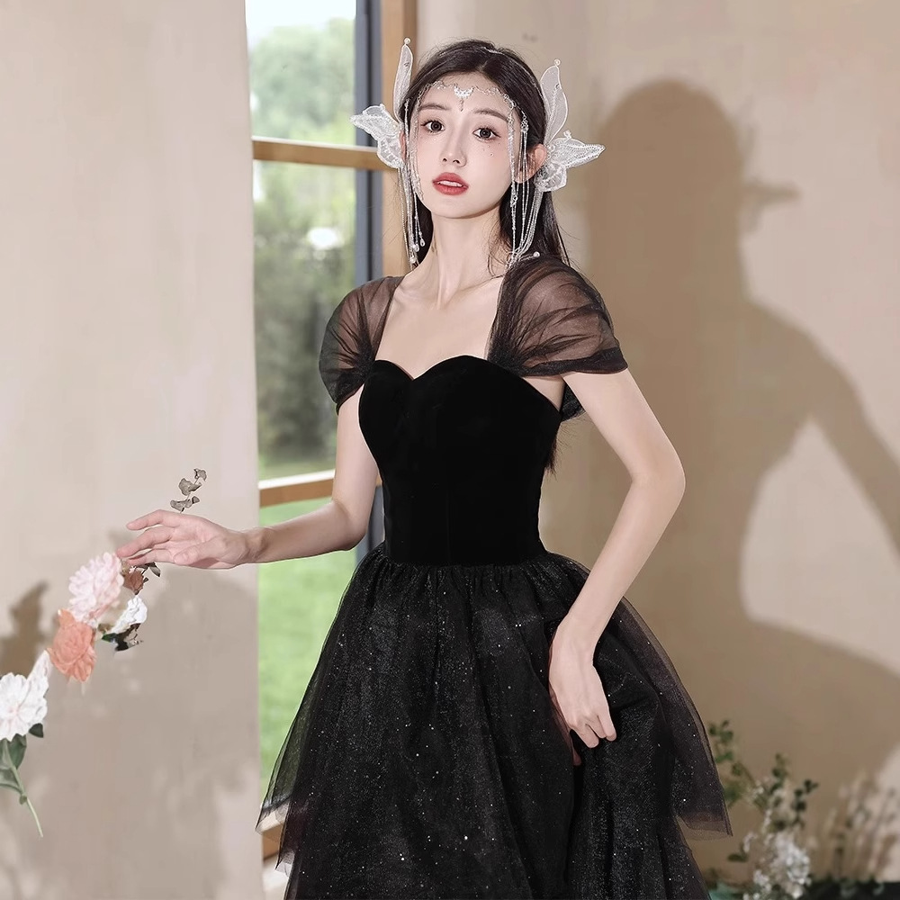 Đầm dạ hội đen lệch vai dáng chữ A thanh lịch — đen