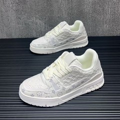 2025新型韓国版ファッションブランドのレジャースポーツファッションカップルの軽やかな滑り止めファッションの豪華な通気板靴