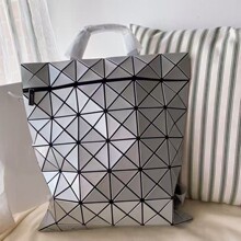 �ձ�լ��һ����񱳰�6x7����ĥɰ���e���s��X���r�г�����Ů��