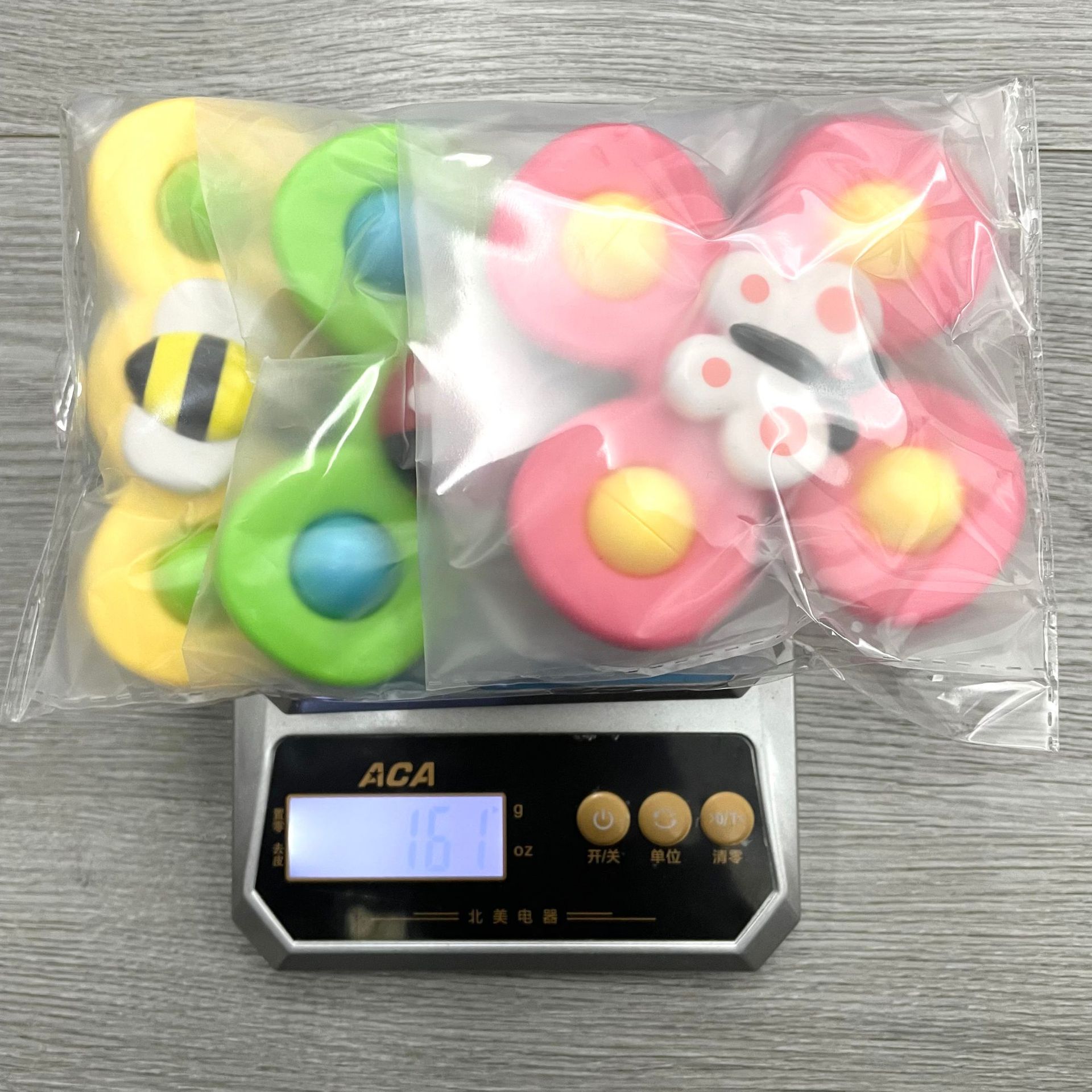 国境を越えて人気のある吸盤転楽昆虫がベルを鳴らして赤ちゃんが蒙氏の早教玩具ジャイロメーカーの卸売りをなだめる