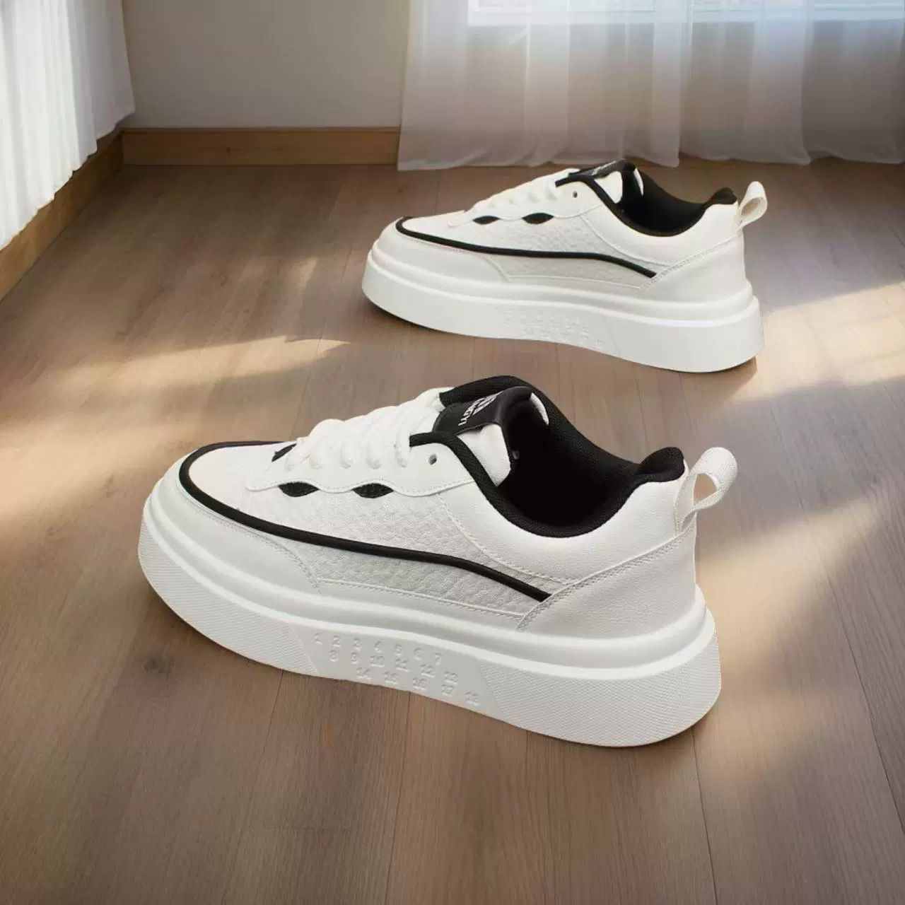 Мужские кожаные туфли с толстой подошной модой осенние минималистичные белые туфли