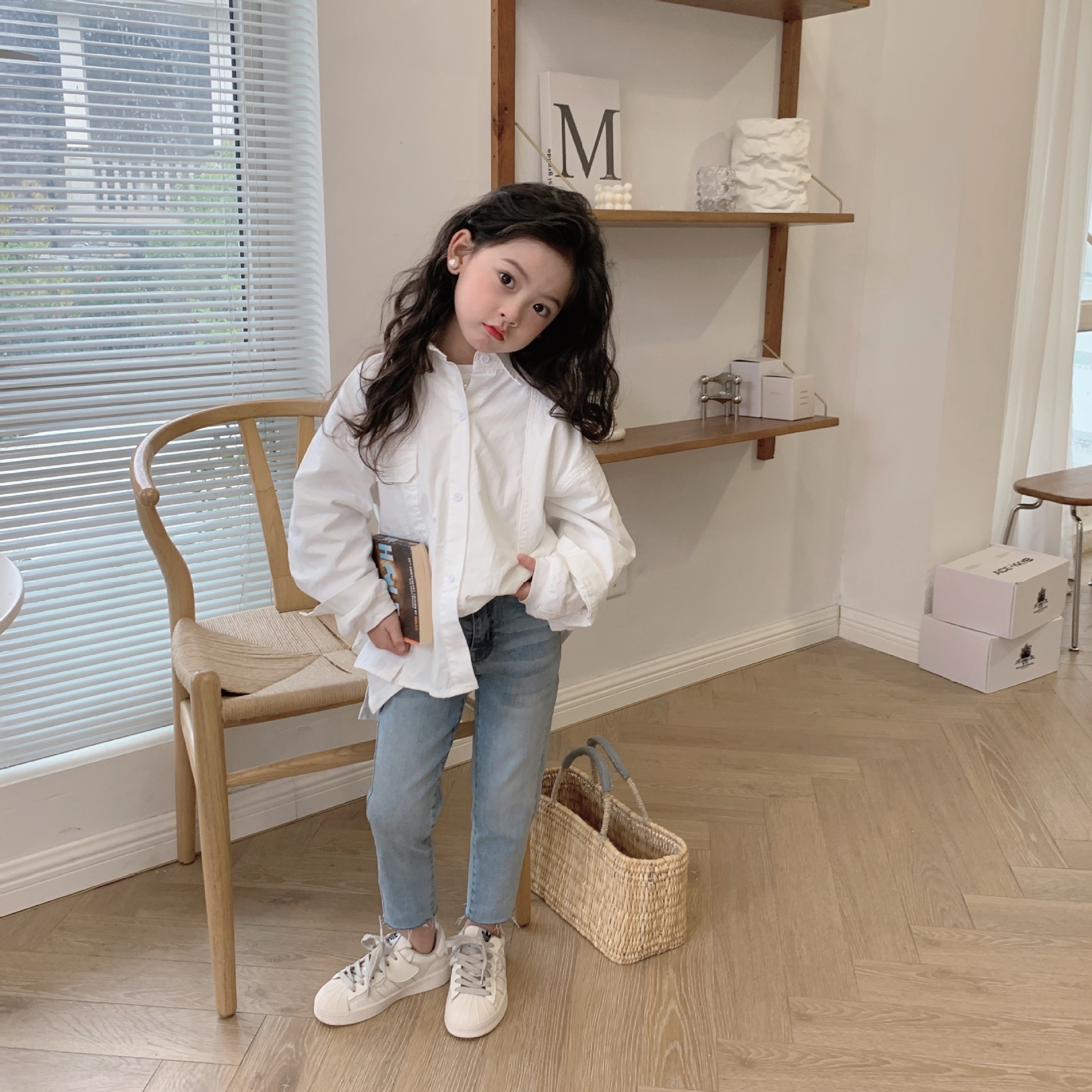 2023 primavera nueva Corea del Sur ropa para niños color sólido camisa irregular abrigo bebé casual manga larga top