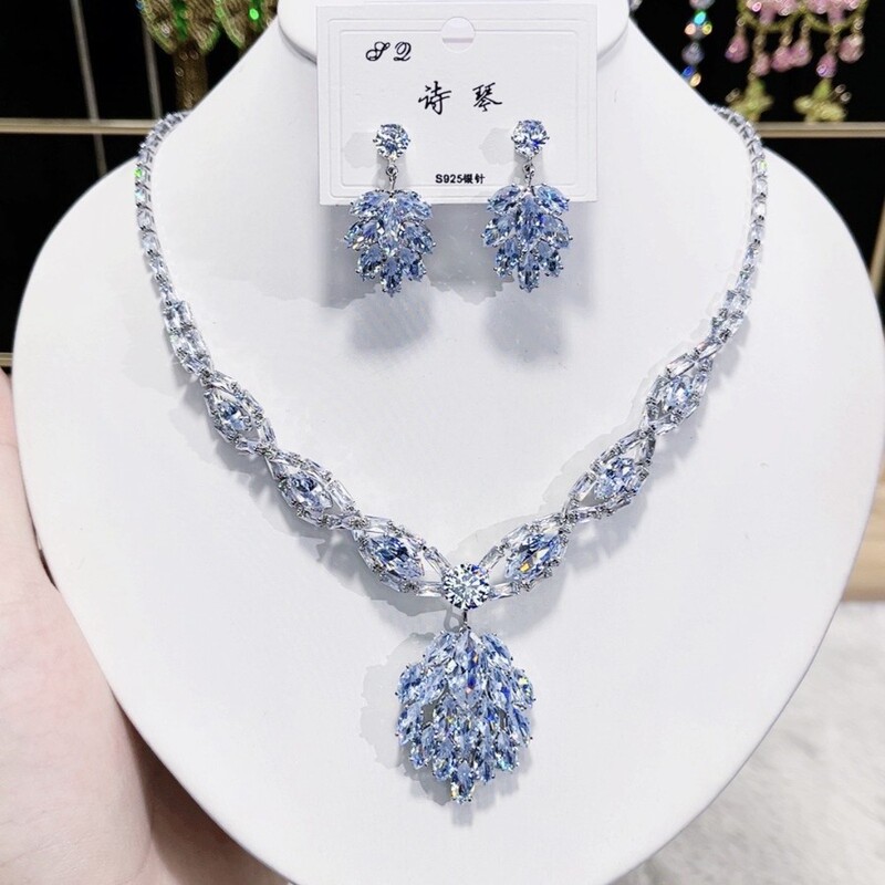 High-End Fashion Zircon Luxury Necklace Earrings Set White Peacock Tail Heavy Industry Elegant Versatile Necklace Necklace for Women