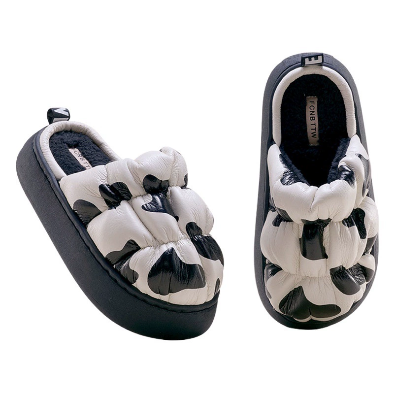 Зимние сапоги Sanrio для женщин, зимняя обувь для улицы, на толстой подошве, увеличивающие рост, нескользящие хлопковые тапочки, домашние плюшевые теплые тапочки.