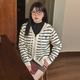 Plus Size Hooded Long-Sleeved Outwear Women's Embroidered Top 2025 Winter Fat mm Slim Stripesd Knitted Cardigan 22738