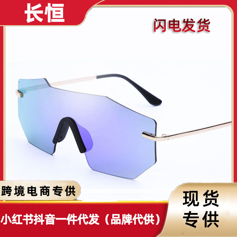 Fashionable trend retro sunglasses