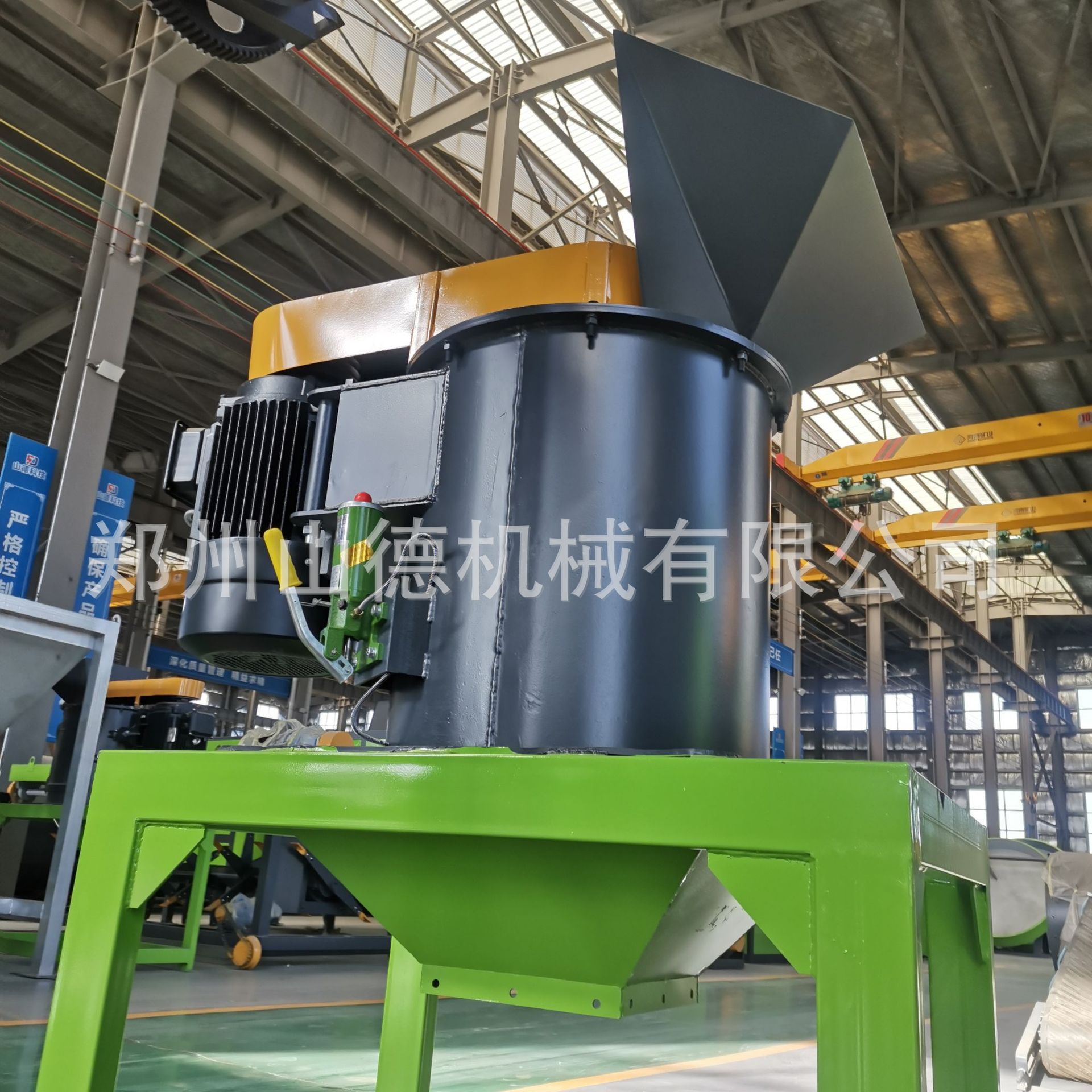 甘蔗渣立式粉碎机 菌菇棒高湿物料粉碎设备 糟渣有机肥生产线