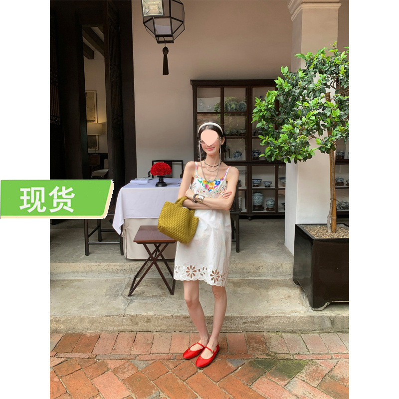 Mona Zhang Qixian Hollow-Out Floral Edge-Trimmed Spaghetti Strap Dress with a High-End, Elegant, and Unique Design for Summer