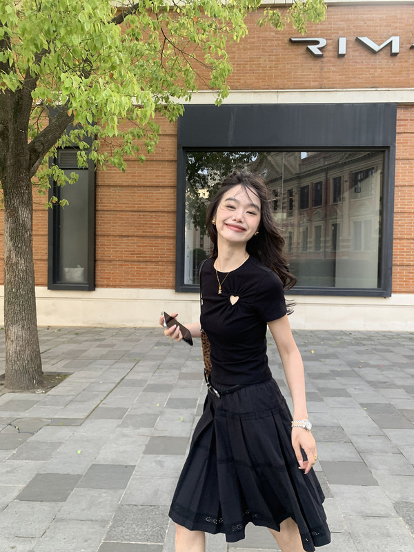 中空デザインラブショートTシャツレディース夏新作ニッチホットガール万能カジュアル半袖ショルダートップ|undefined