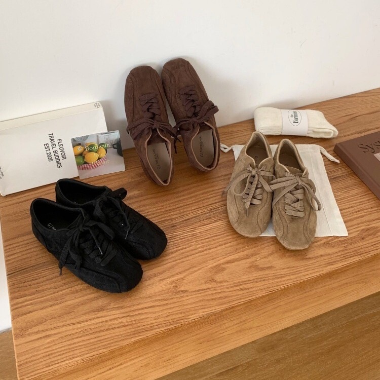 Korean-style round-toe suede patchwork lace-up versatile non-slip thick-soled casual shoes, autumn and winter 2026 new German training women's shoes Korean-style round-toe suede patchwork lace-up versatile non-slip thick-soled casual shoes, autumn and winter 2026 new German training women's shoes