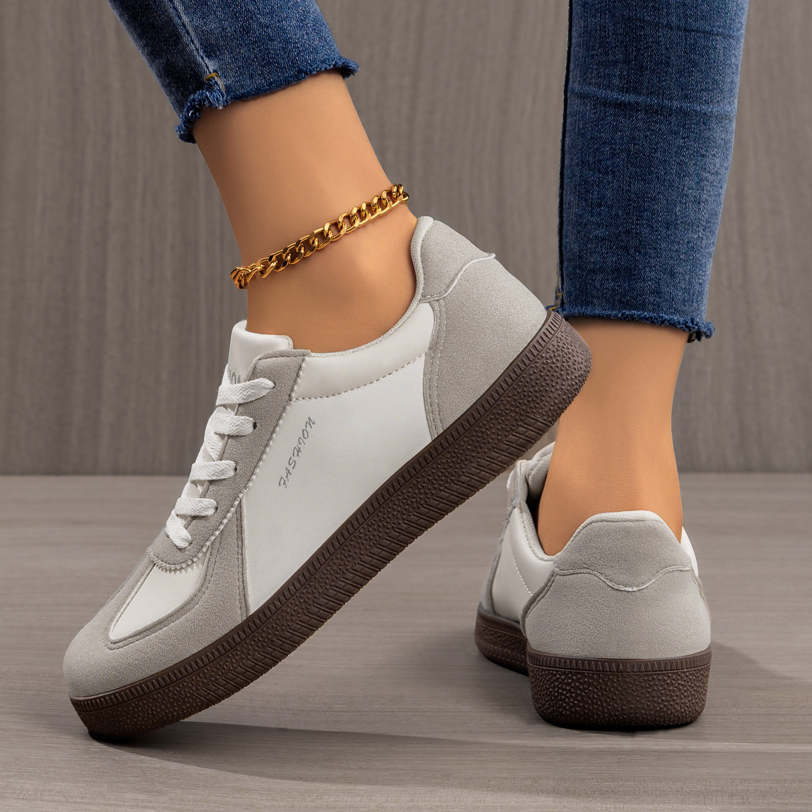 Zapatos de primavera ligeros zapatos casuales de color sólido simple zapatos de entrenamiento alemán transfronterizos zapatos de mujer zapatos blancos al por mayor
