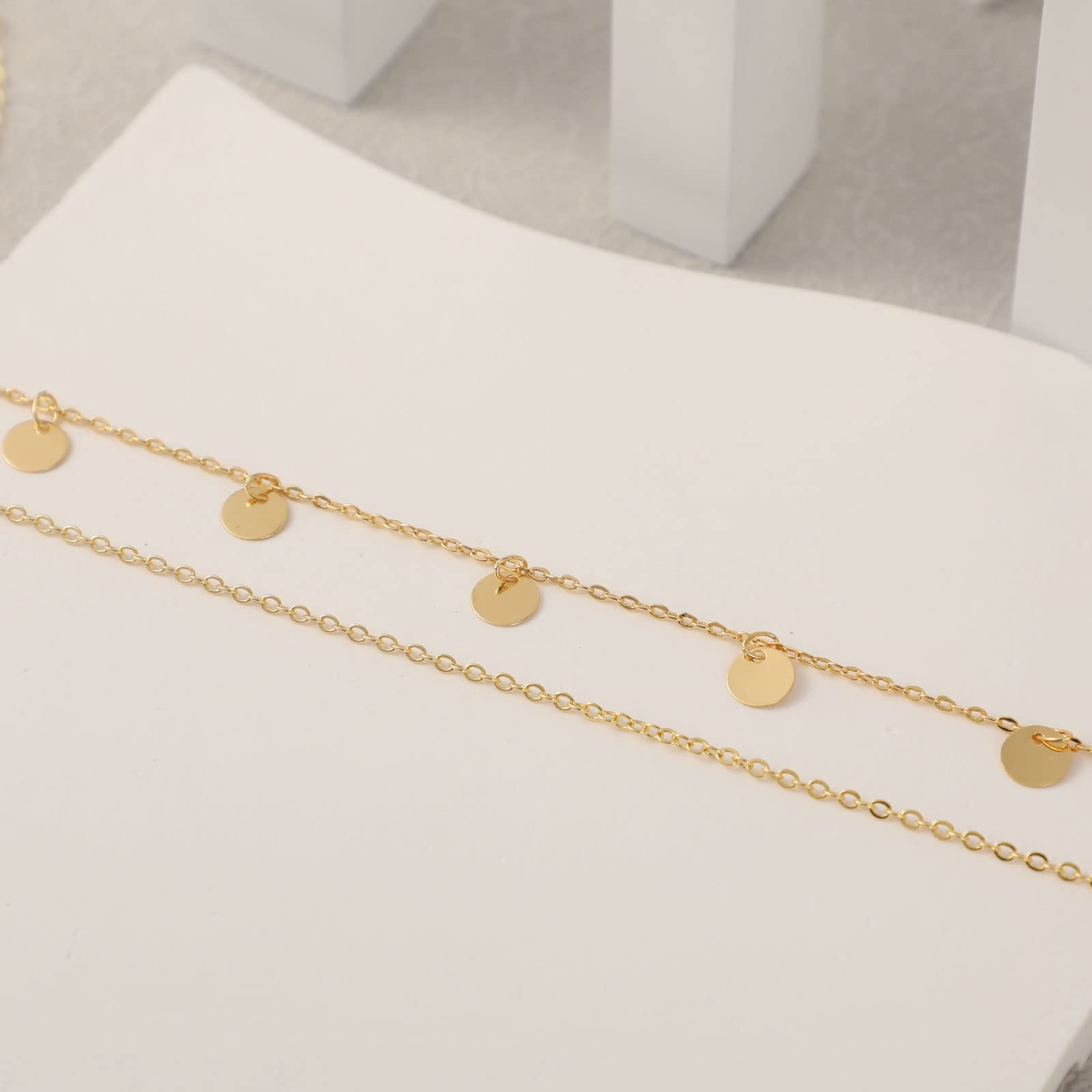 Cavigliera dorata a doppio strato con ciondolo rotondo elegante_voghion.com