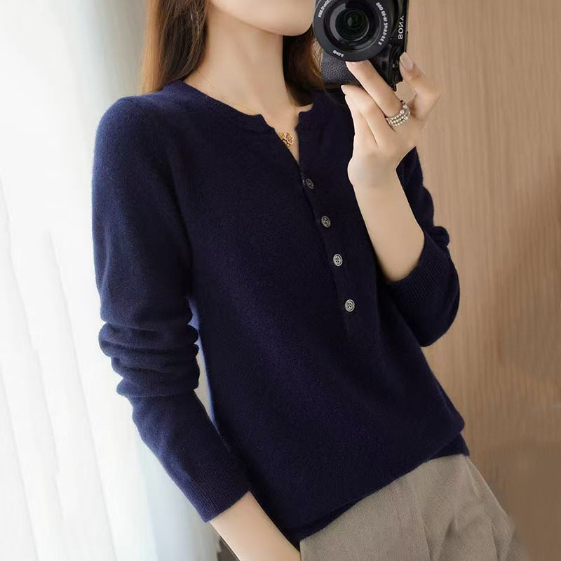 High-End 68-Count Imitation Thin Cashmere Sweater for Women, Half-Open Round Neck, Loose Knitted Bottoming Sweater with Buckle High-End 68-Count Imitation Thin Cashmere Sweater for Women, Half-Open Round Neck, Loose Knitted Bottoming Sweater with Buckle