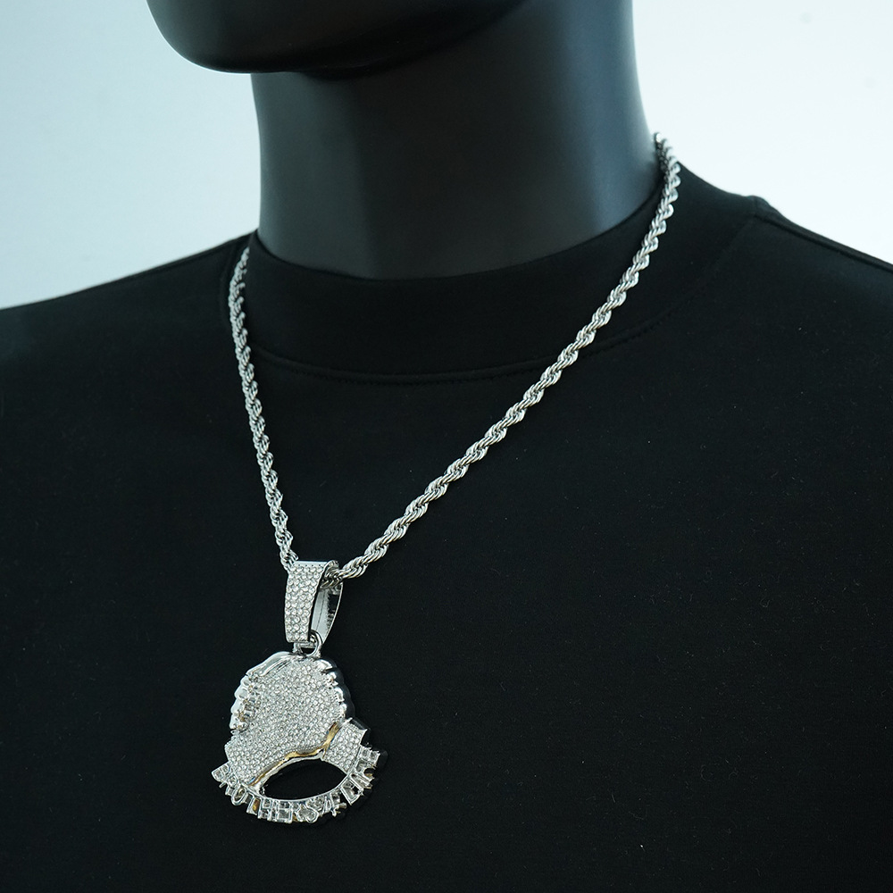 Collar colgante de letras de mano de diamantes de aleación de hip hop europeo y americano para hombres y mujeres accesorios de collar punk americano retro nuevos productos