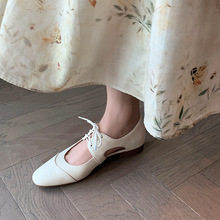 ���ļ��¿���ˇŮЬ�ӏ͹Ž����U����Ƥ�\�چ�Ь���m�A�^ƽ��Ь��