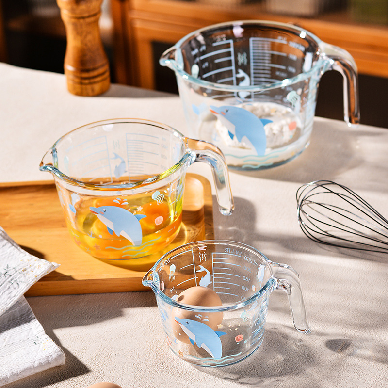 Glass measuring cup scaled