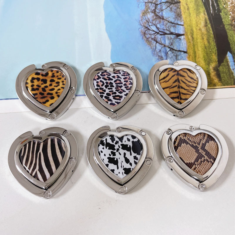 Foldable handbag hook, portable and traceless, for women's bags, available in heart-shaped design without diamonds, in stock, a magical bag-hanging tool Foldable handbag hook, portable and traceless, for women's bags, available in heart-shaped design without diamonds, in stock, a magical bag-hanging tool