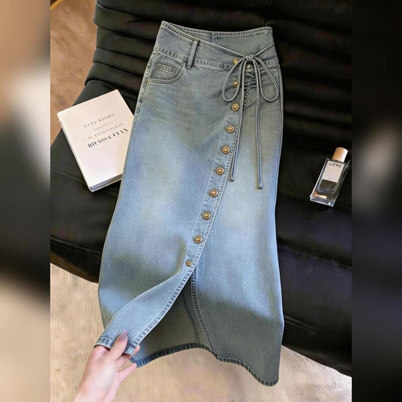 2026 Spring/Summer New Blue Buttoned Design Denim Skirt for Women, Commuter Style, Slit Long Skirt, Slimming and Elegant