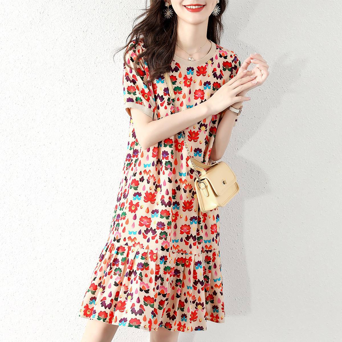 Đầm maxi nữ thắt eo cổ tròn tay ngắn họa tiết hoa vỡ ống suông — Hoa vỡ màu đỏ chi tiết 4