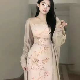 2025新中式连衣裙夏季微胖显瘦碎花长款吊带裙