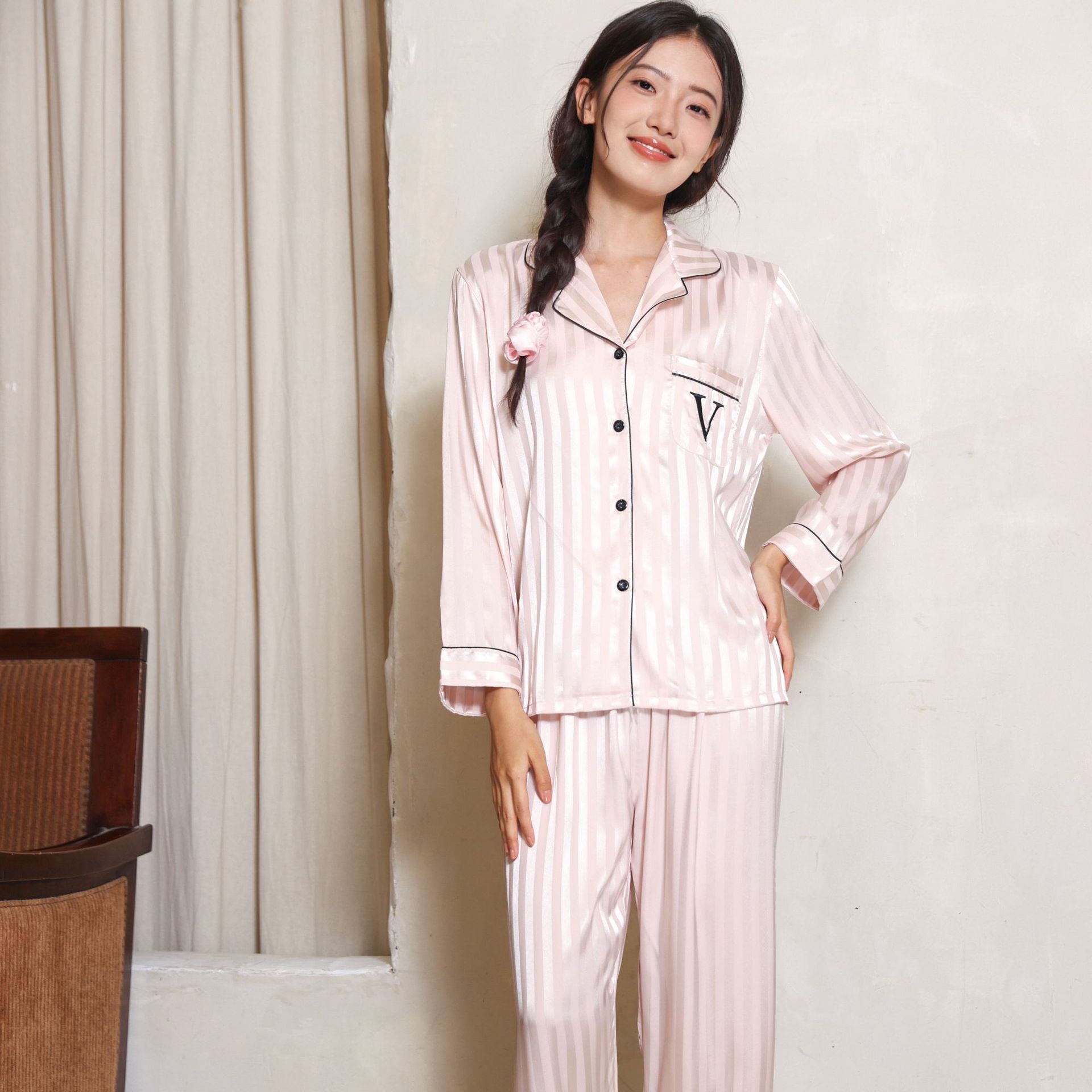 분홍색 긴팔 바지