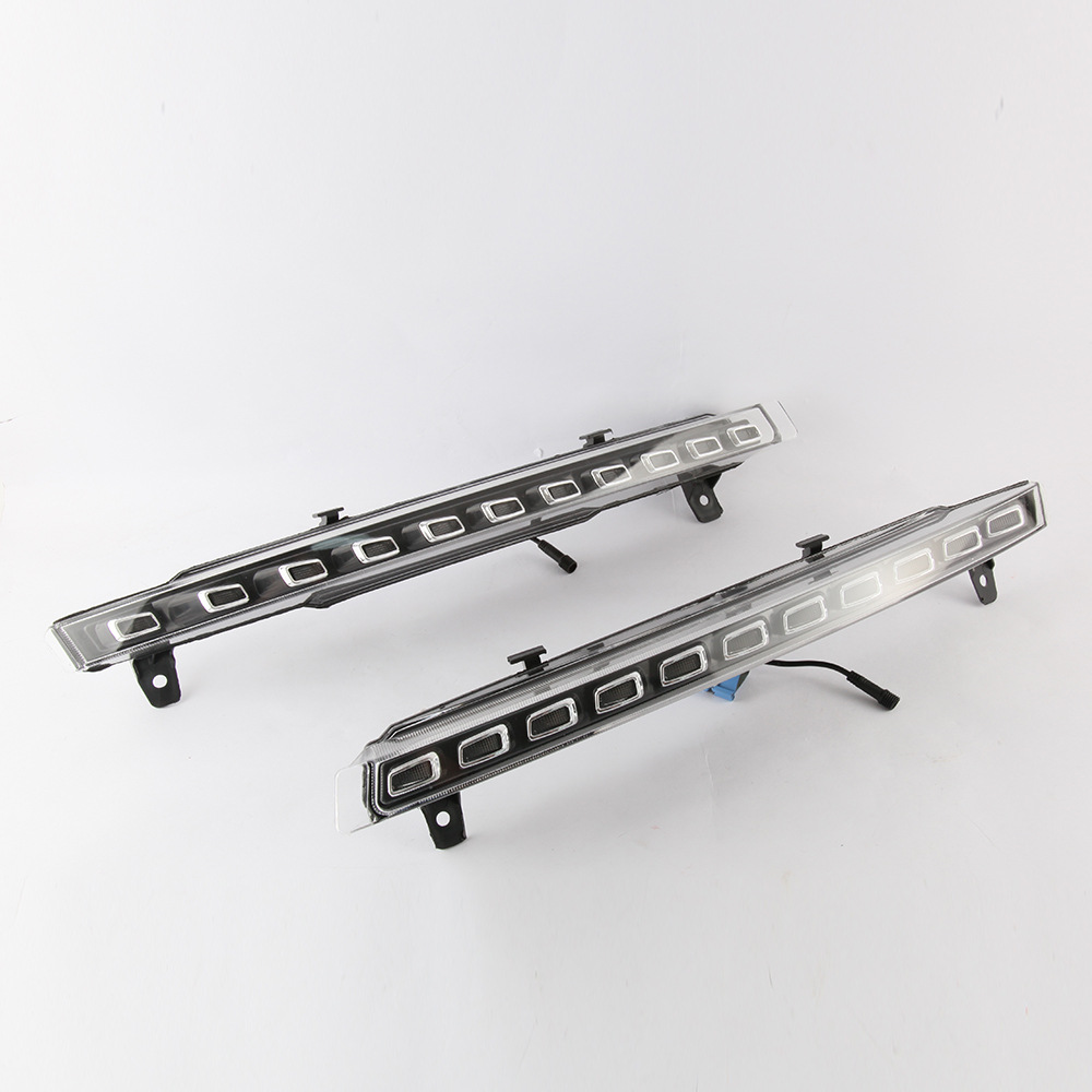 Adecuado para 10-15 Audi Q7 Luz de marcha diurna LED Luz de marcha diurna conducción modificación con dirección de luz amarilla