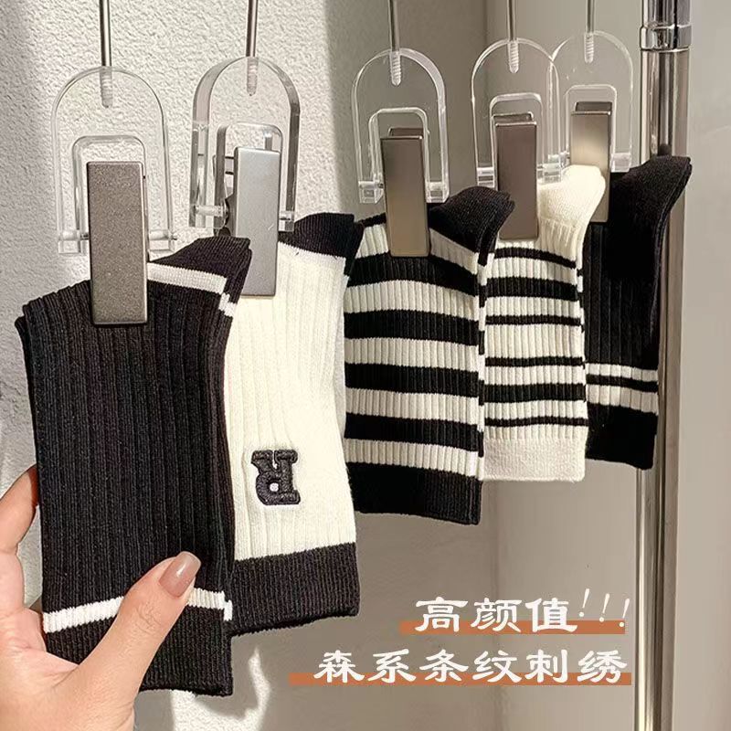 黒と白のファッションの靴下の女子学生のストッキングの綿の靴下は春と秋の季節の女子学生の靴下の諸及び靴下業の女性の靴下の秋を卸売りします。|undefined