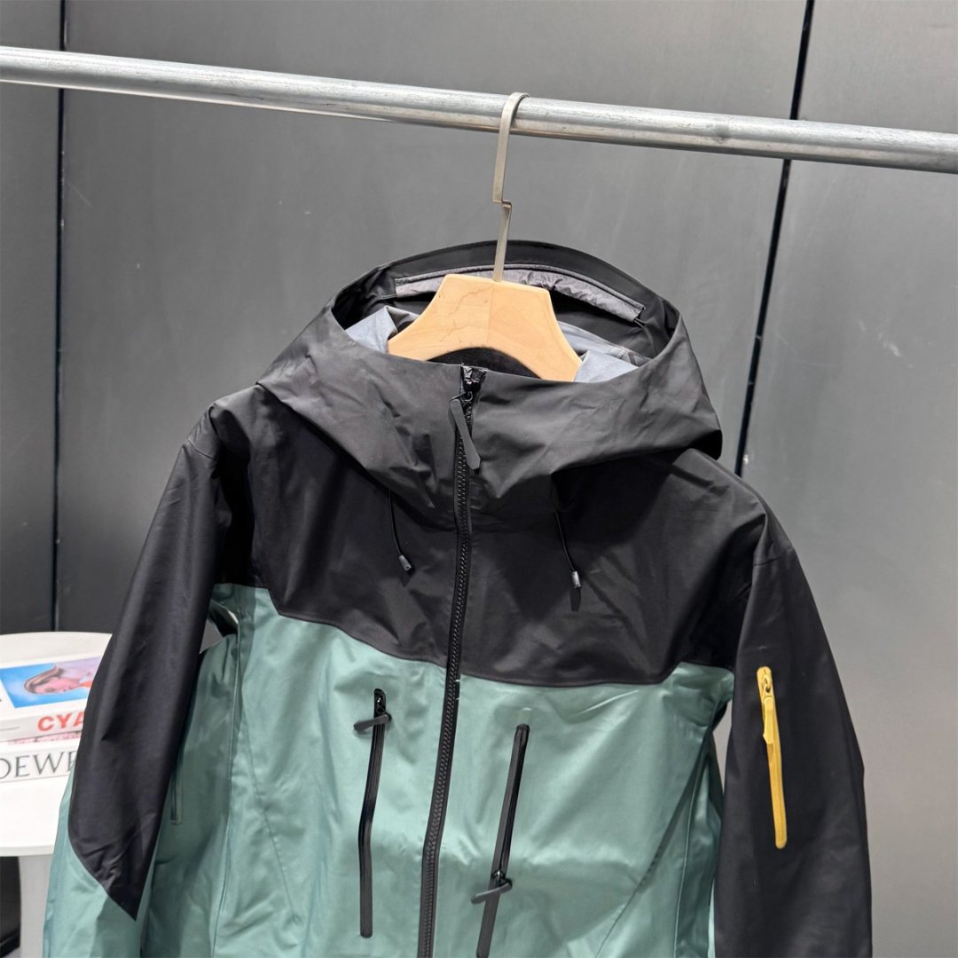 블랙 골드 그린