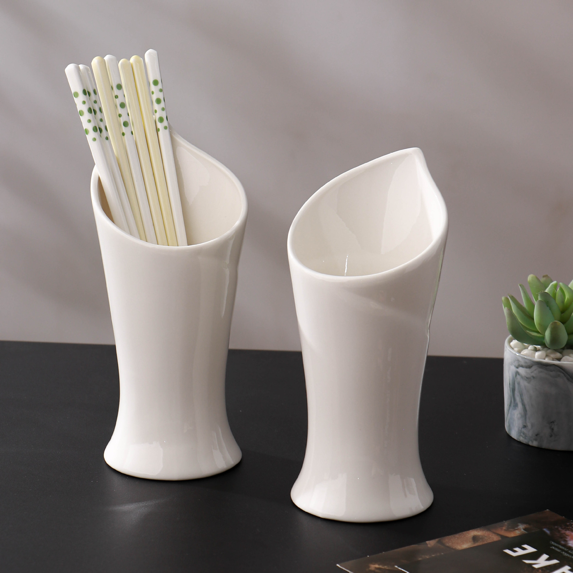 Ceramic chopstick holder for home kitchen, water-draining holder, pure white porcelain holder for knives, forks, and chopsticks, high-temperature porcelain, simple design