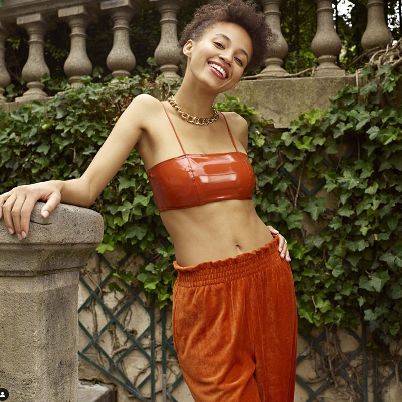 French un strapless bra with soft patent leather thin straps, suitable for girls with large breasts, and short vest with top.