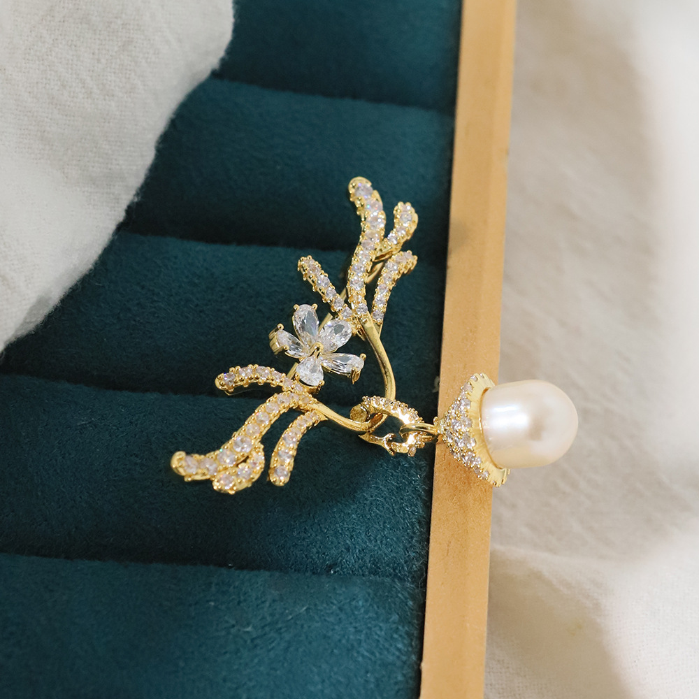 Nuevo broche de cuerno de ciervo abierto colgante desmontable de doble propósito cobre chapado en oro zircon pin pectoral de perla con joyas vacías