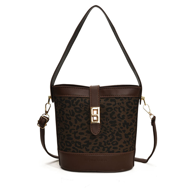 Café estampado de leopardo