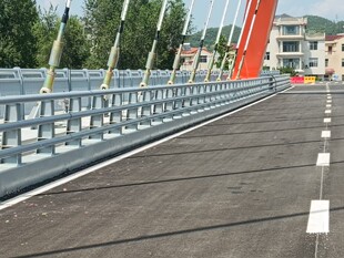 Q235������ײ�o�ڏS�Һӵ����^�������o�� ��·���M����ײ�ڗU