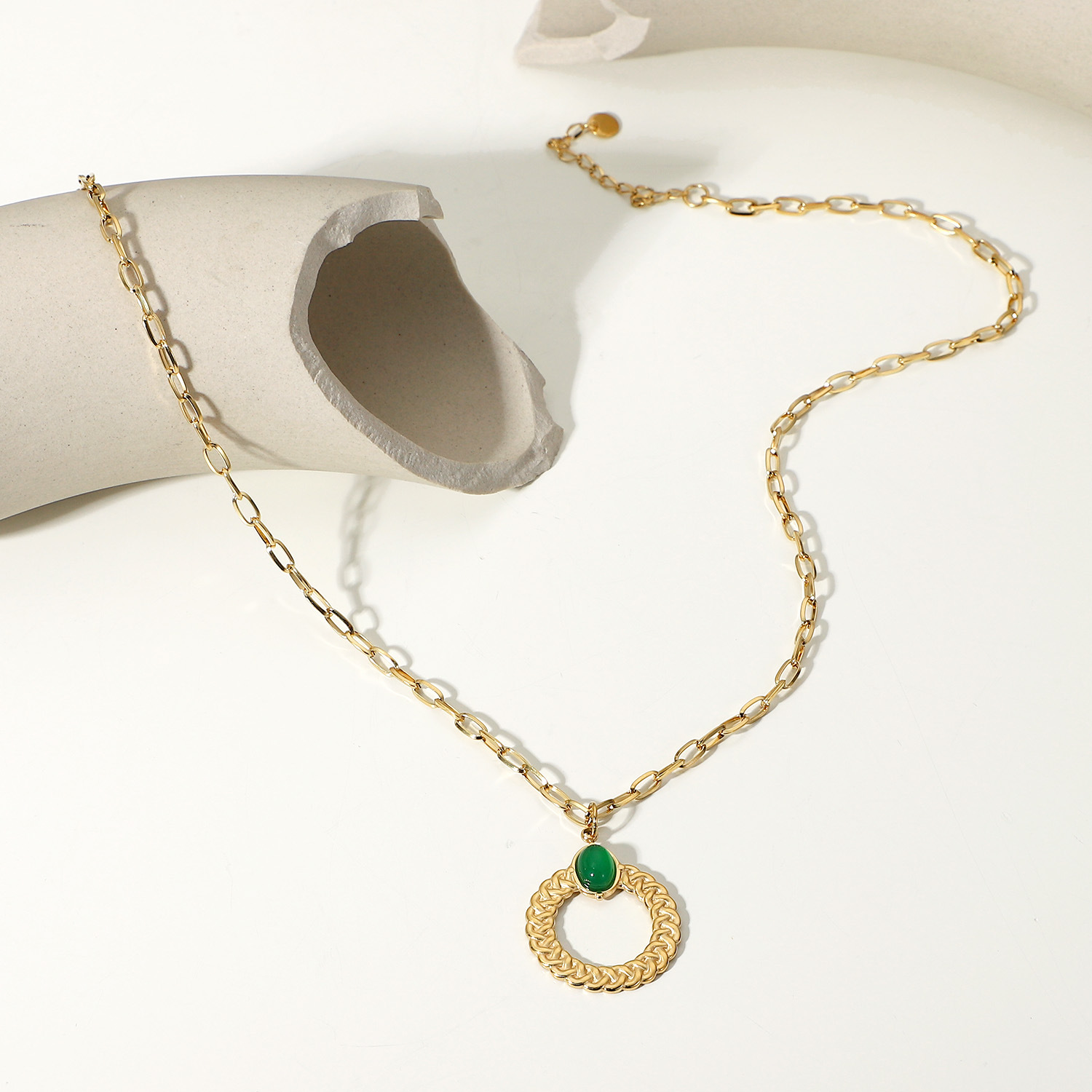 Collar de acero inoxidable de oro de 14 quilates con anillo torcido con incrustaciones de gata verde collar de cadena cruzadapicture3