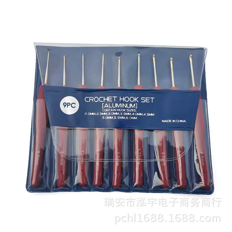 Nuevas herramientas de tejer traje de ganchillo de aluminio de silicona TPR crochet mango rojo recubierto de aluminio crochet conjunto completo de 9 pu bolsas