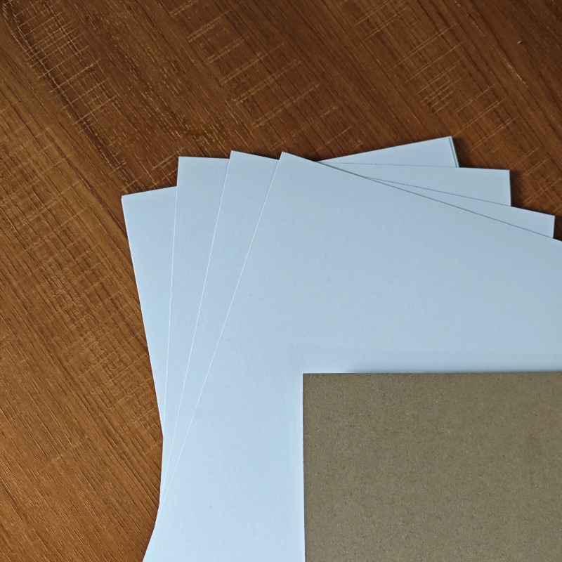 340g白板纸厂家供应便宜AA级涂布灰底白板纸印刷包装白盒衬板用