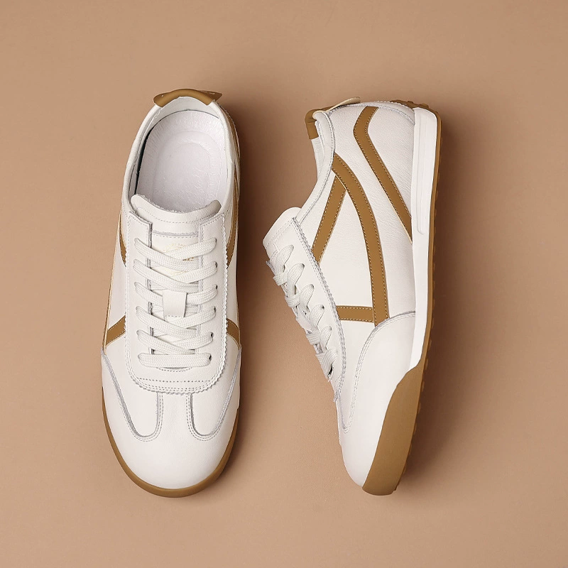 Белые туфли в стиле ретро, ​​мужские моральные тренировочные туфли на мягкой подошве и плоской подошве, новые весенние легкие и удобные спортивные и повседневные туфли с круглым носком на шнуровке.