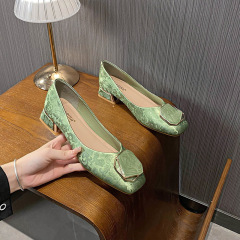 777-K2粗跟單鞋女方頭中跟2024春秋國風新款法式少女珍珠大碼女鞋